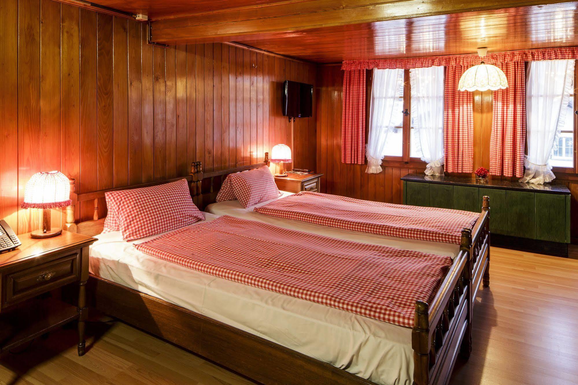 Lodge Chalet-hotel - Swiss-chalet Merlischachen *
