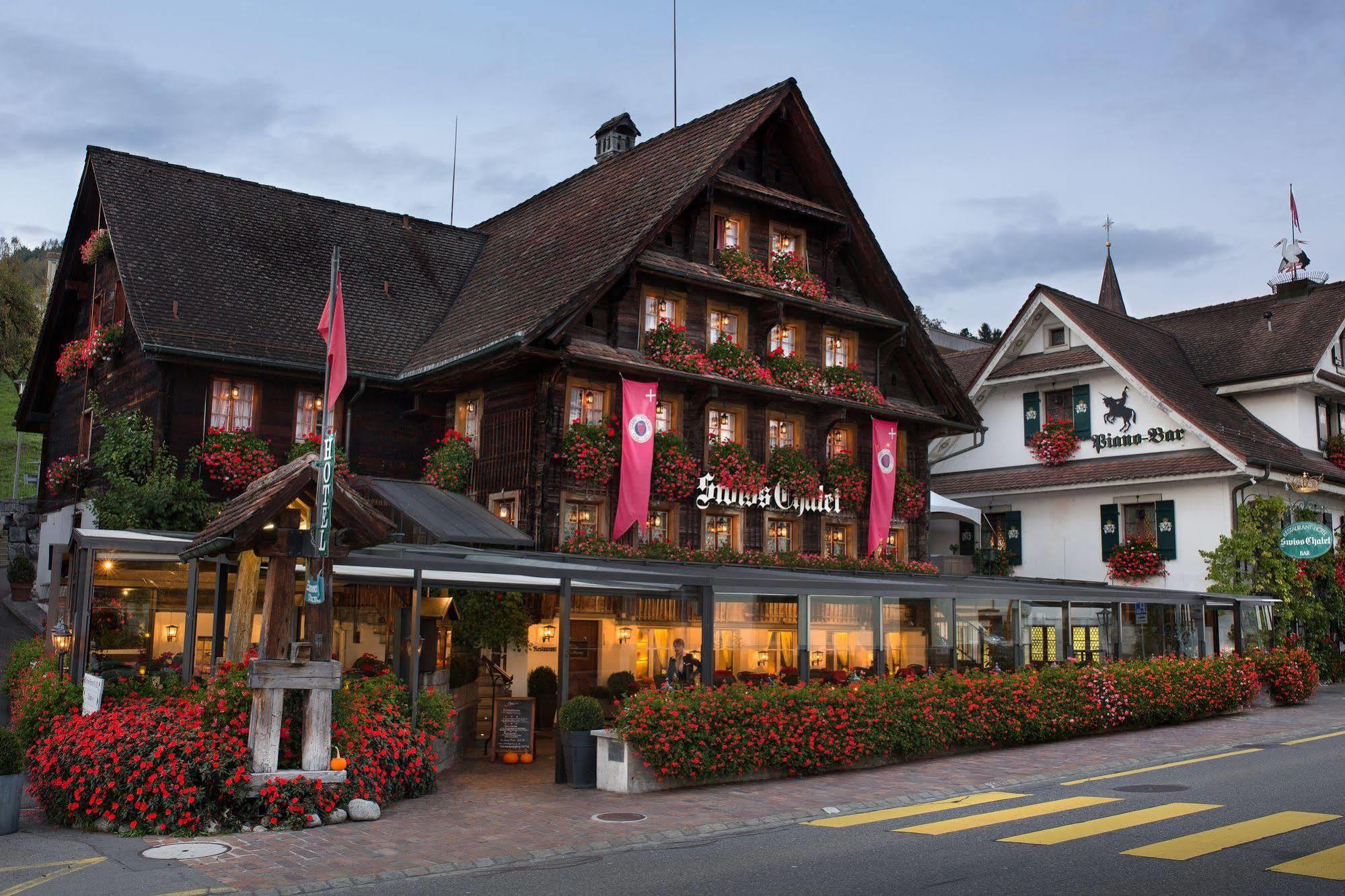 Chalet-hotel - Swiss-chalet Merlischachen *